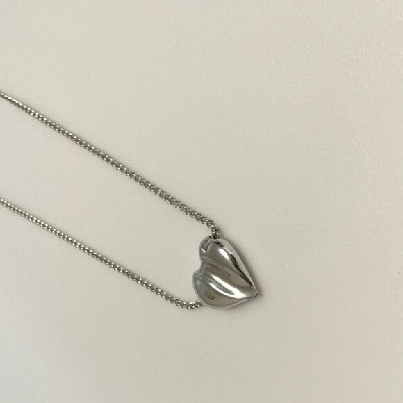 VINTAGE AVON PUFFY HEART PENDANT NECKLACE - Picture 4 of 16